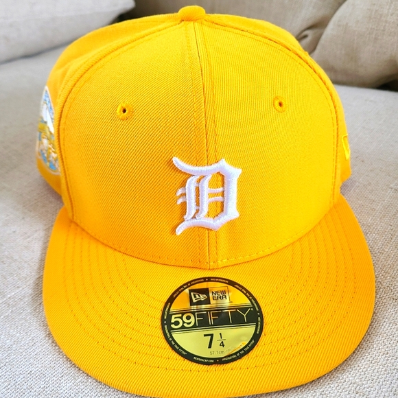 Brand New Detroit Tigers Fitted MLB Cap New Era Size 7 1/4 Yellow Unc Blue
